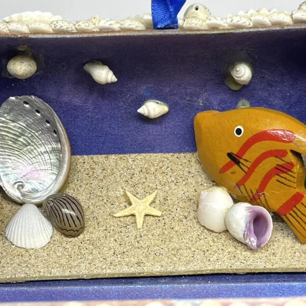 Sea Shell Trinket Box with Diorama Inside Lid Fish Starfish Abalone Sand Vintage